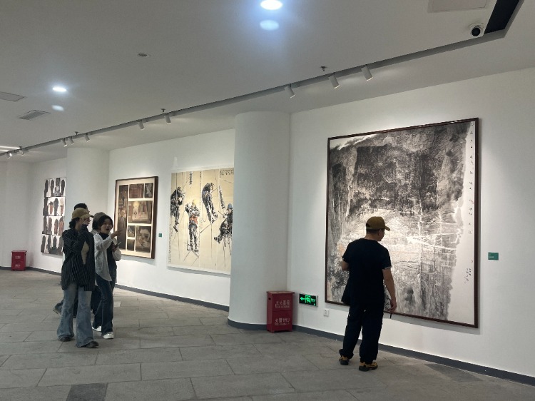 画家笔下的西部风貌是什么样？这场中国画、油画作品展告诉你→