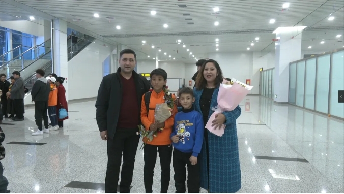 深喀青少年足球训练基地球员海口冬训及赛事结束返喀