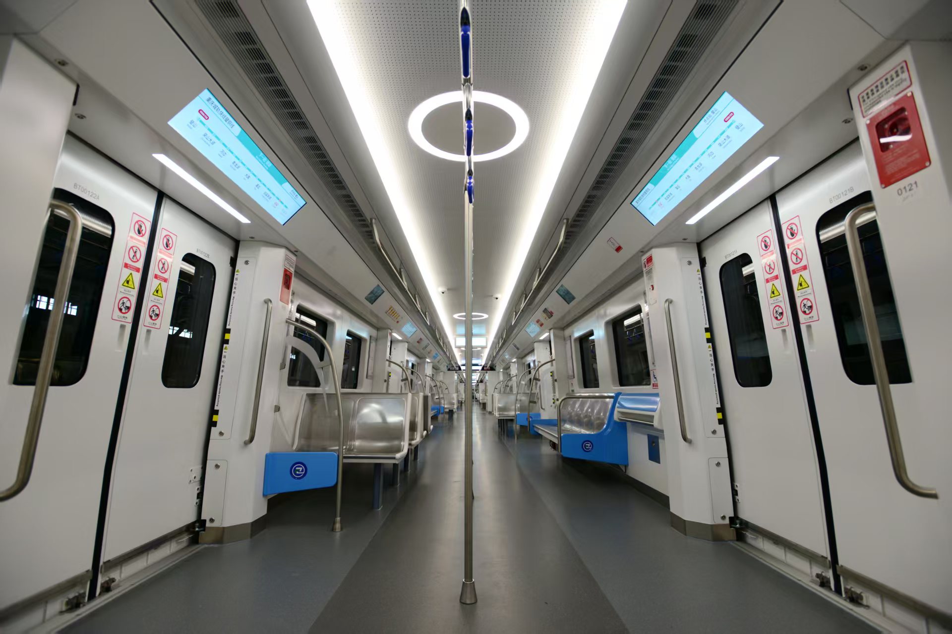 图片新闻|离通车更近一步!重庆轨道交通15号线首列车运抵重庆 图片新闻|离通车更近一步!重庆轨道交通15号线首列车运抵重庆