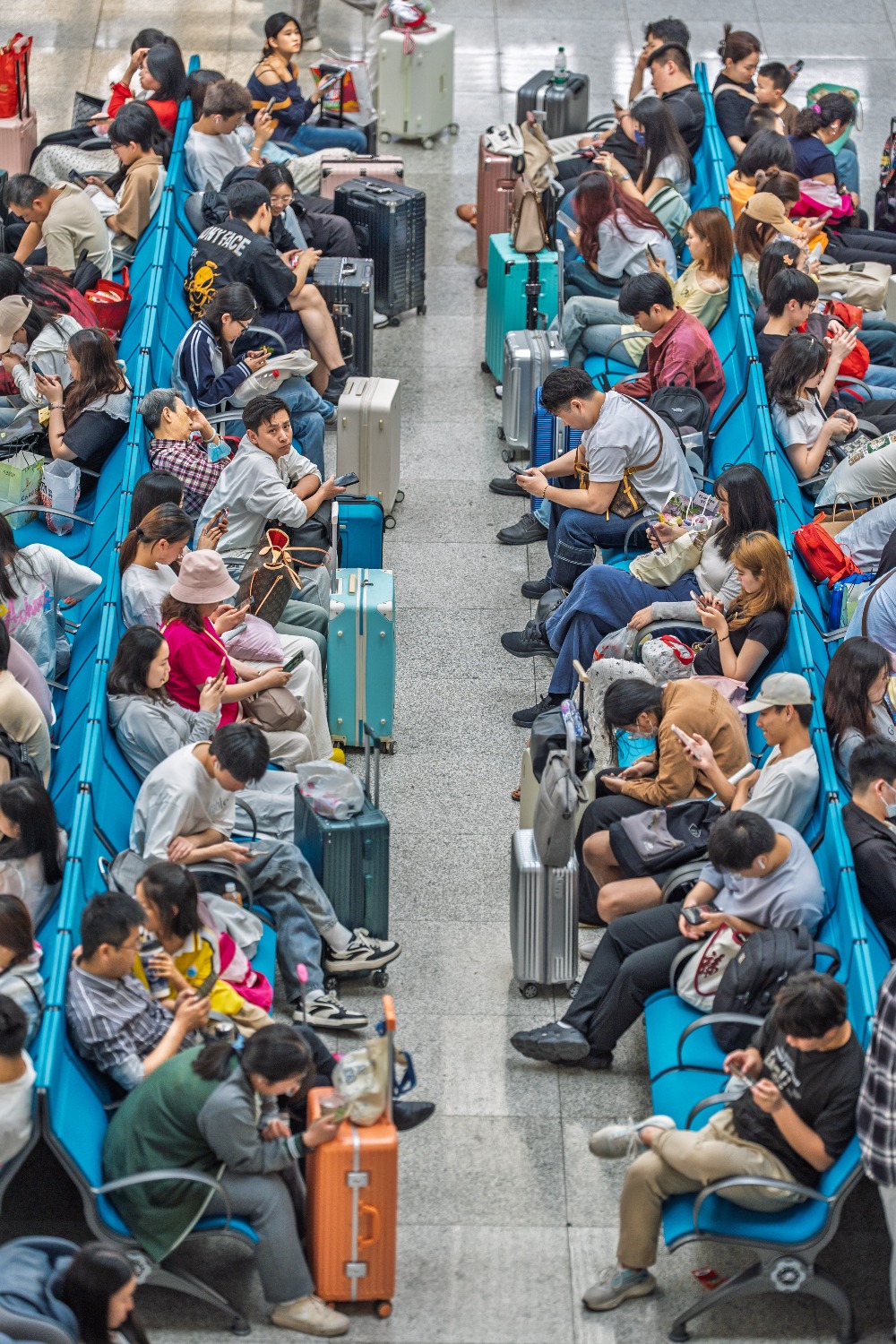 图片新闻|“五一”假期 火车站迎出行高峰 图片新闻|“五一”假期 火车站迎出行高峰