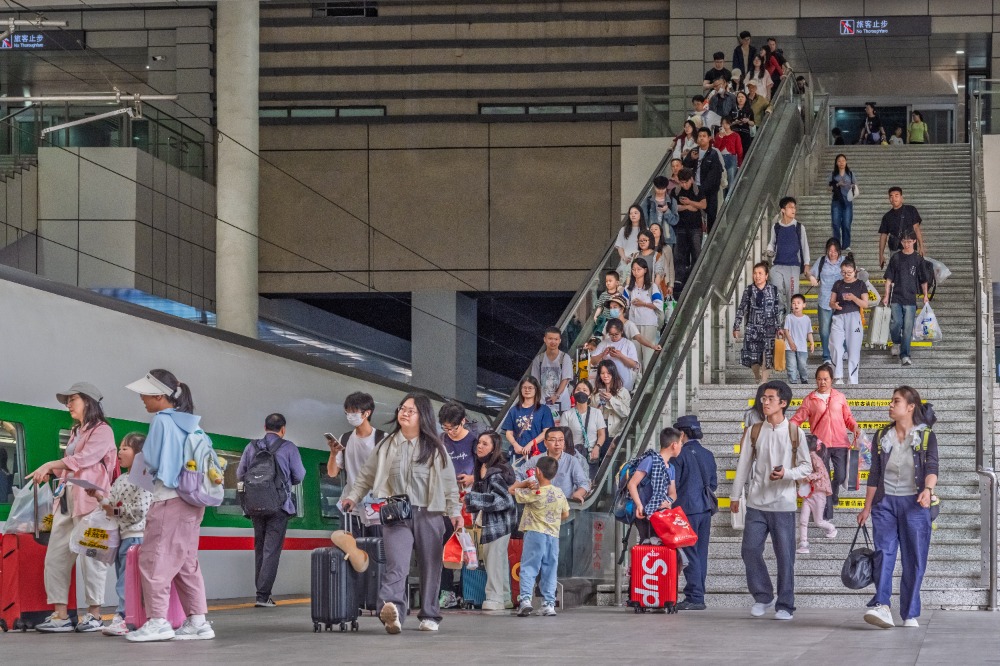 图片新闻|“五一”假期 火车站迎出行高峰 图片新闻|“五一”假期 火车站迎出行高峰
