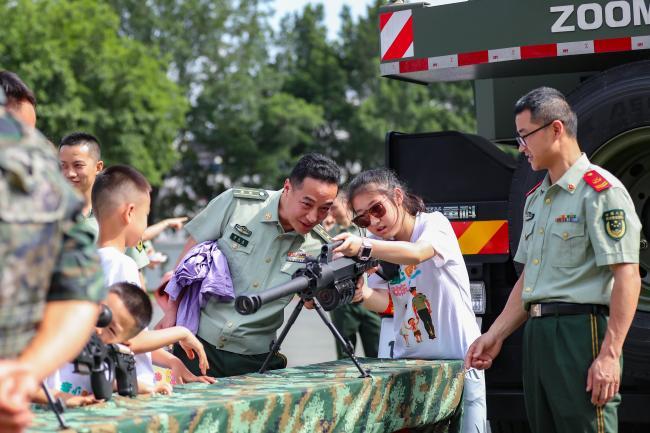 军娃进军营，童心筑国防！这场沉浸式体验超燃！