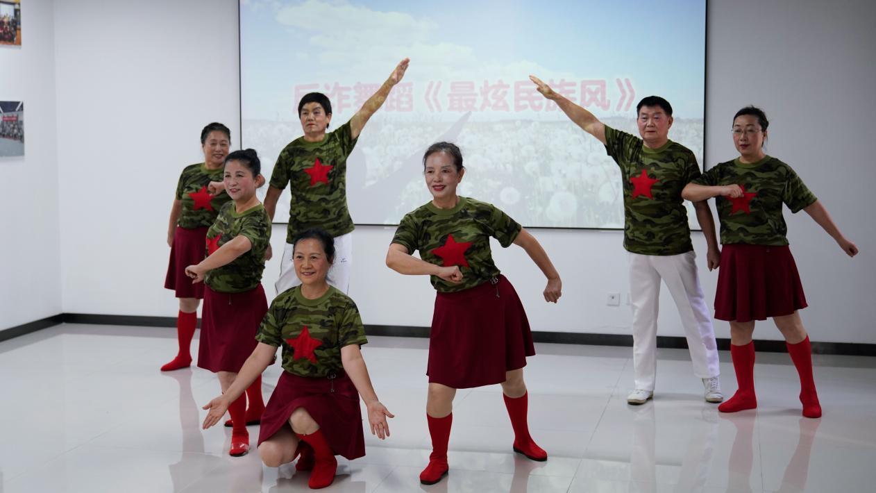 “‘艺起’反诈·乐龄万家行”银龄反诈文艺宣传走进重庆渝北睦邻路社区