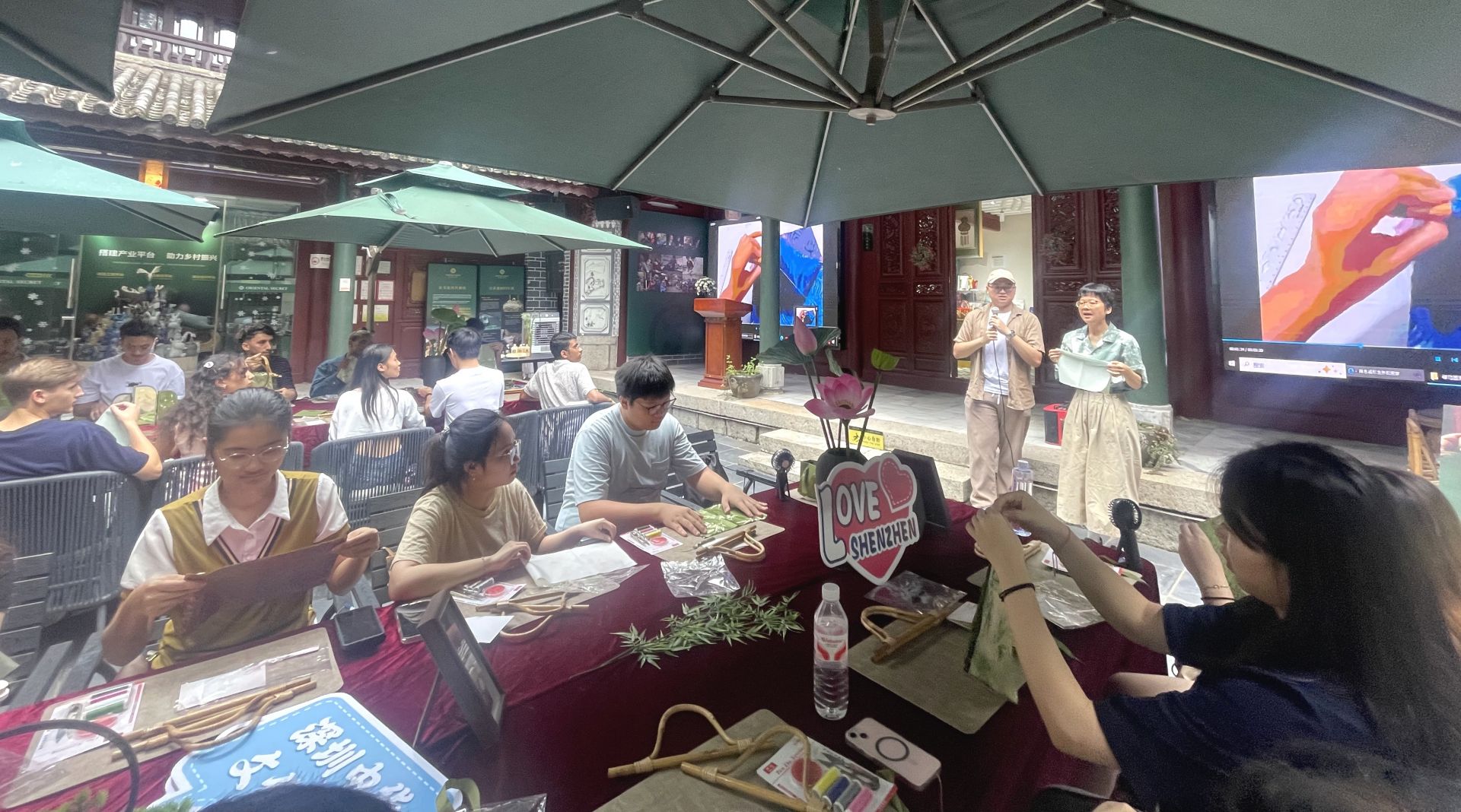 首场外国留学生“Love Shenzhen”City Walk成功举办 首场外国留学生“Love Shenzhen”City Walk成功举办