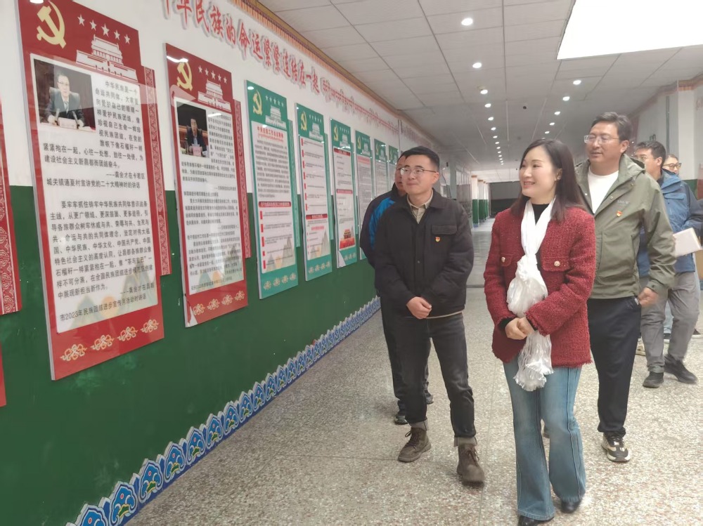 重庆17所名校的28位名师专家组团赴西藏昌都送教