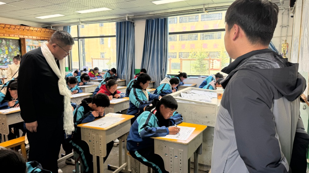 重庆17所名校的28位名师专家组团赴西藏昌都送教