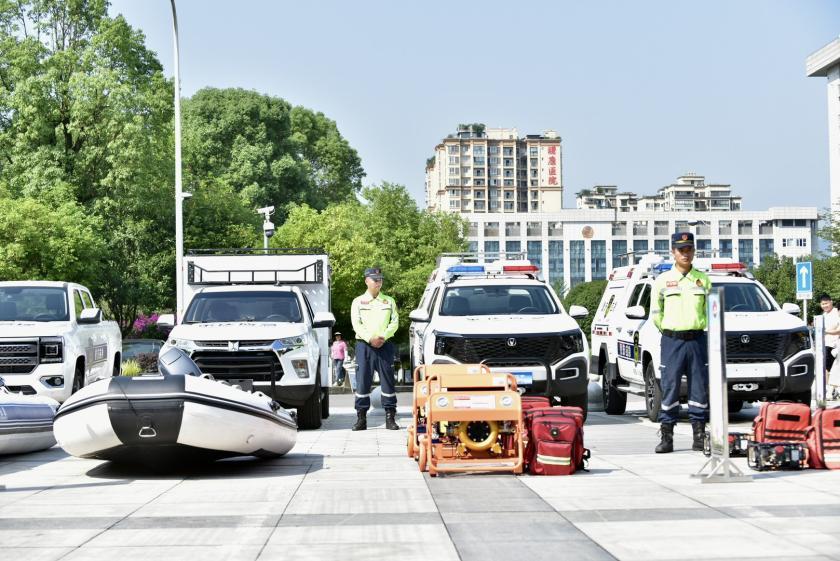 水陆空应急救援“黑科技”亮相重庆垫江全民安全开放日