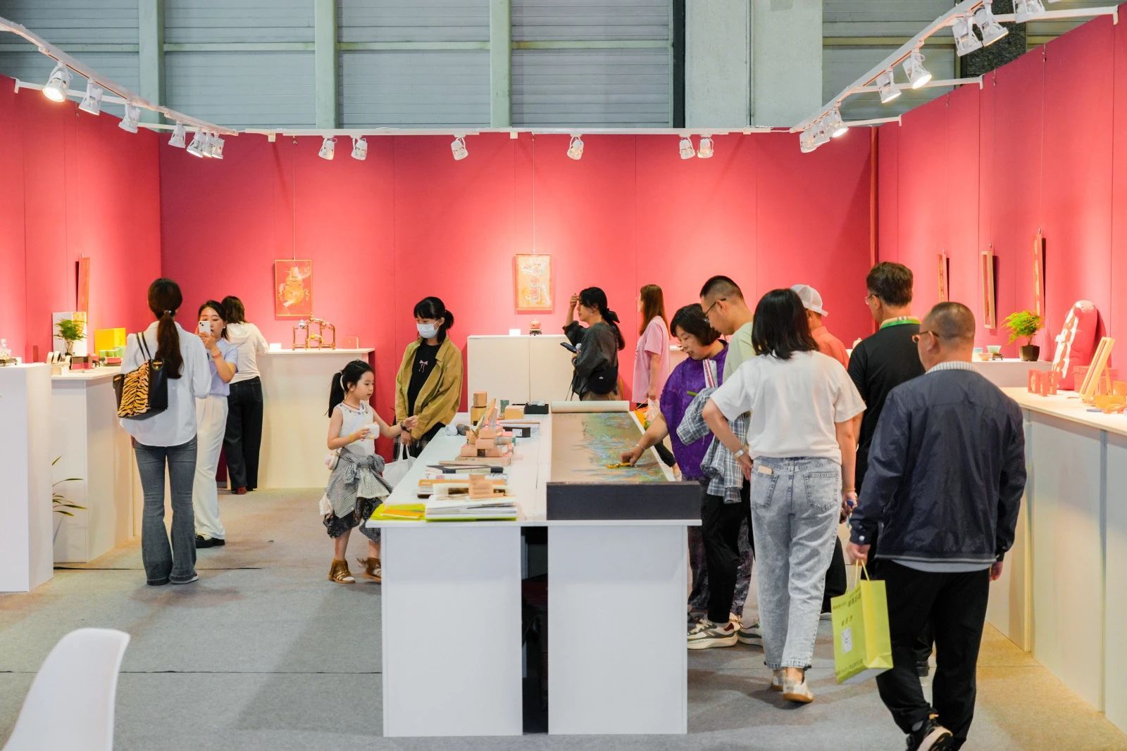 近4000件艺术精品云集,2025包头艺博会隆重启幕 近4000件艺术精品云集,2025包头艺博会隆重启幕