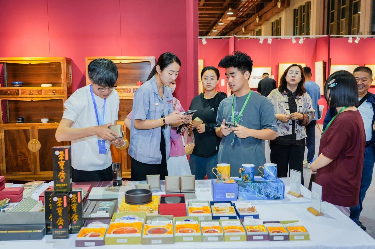 近4000件艺术精品云集,2025包头艺博会隆重启幕 近4000件艺术精品云集,2025包头艺博会隆重启幕