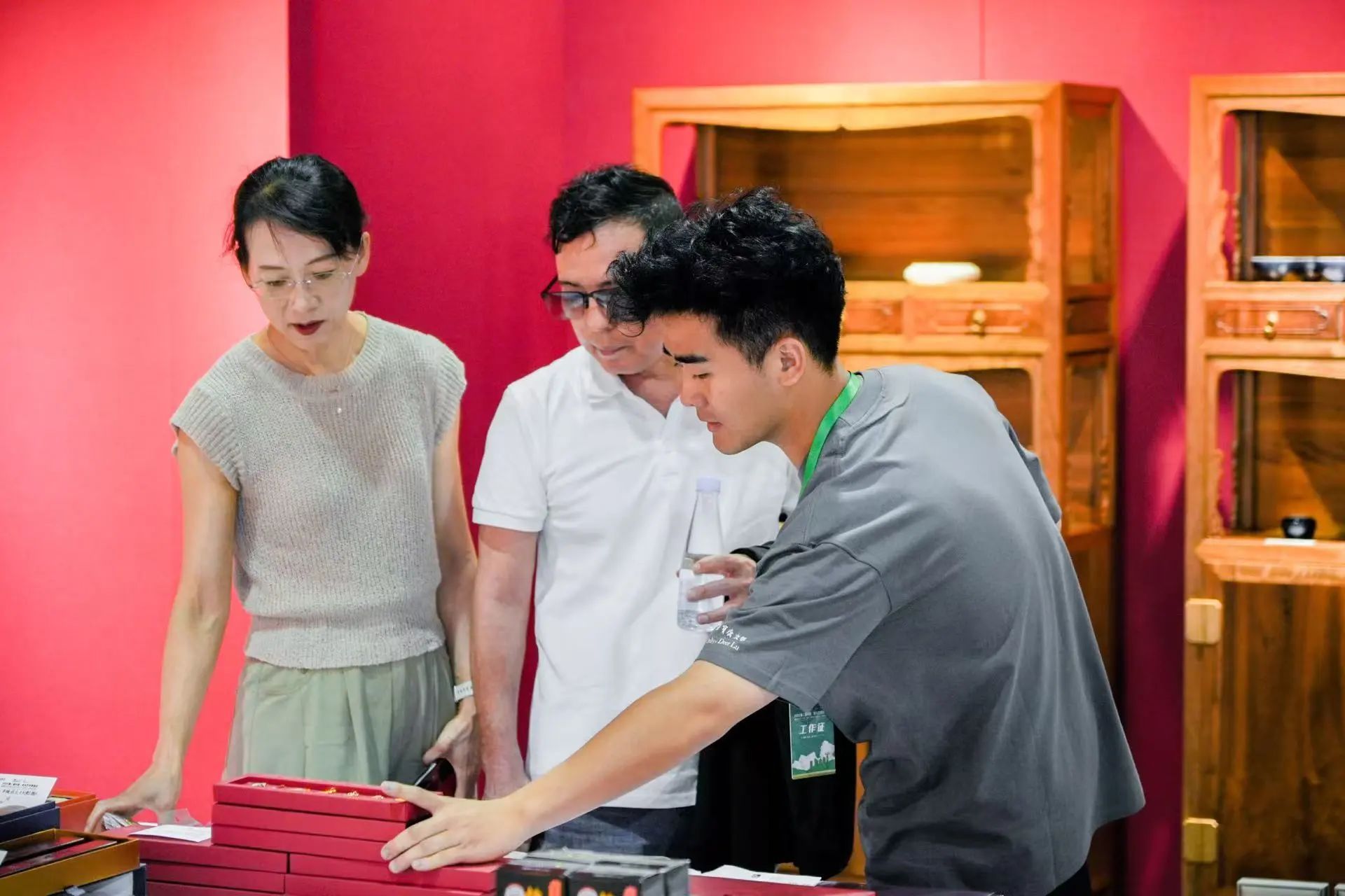 近4000件艺术精品云集,2025包头艺博会隆重启幕 近4000件艺术精品云集,2025包头艺博会隆重启幕