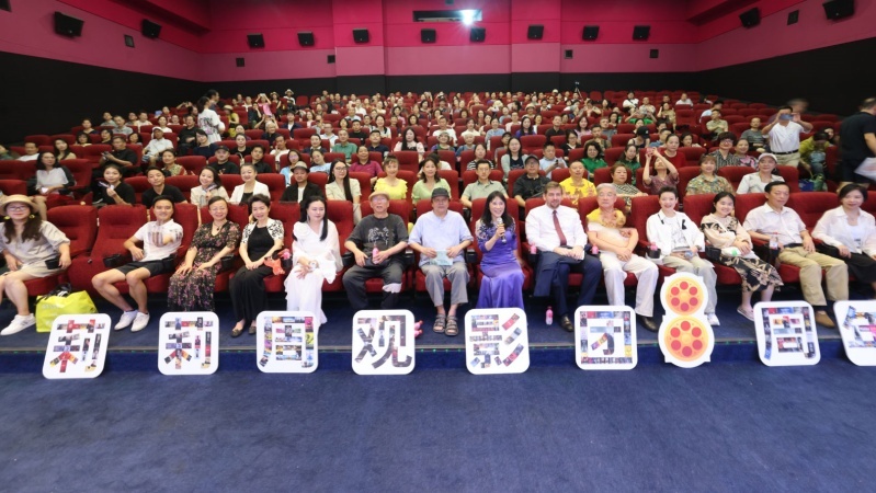 光影八载绘就文化长卷 重庆“莉莉周观影团”架起中外电影交流桥梁