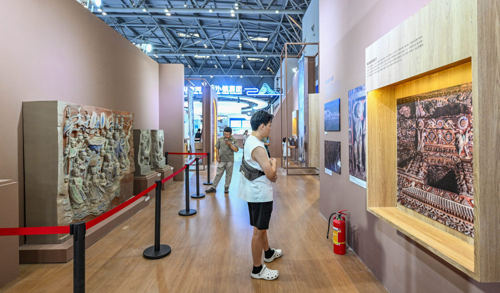 窟为魂书为骨！逛“龛韵千年”感受石窟艺术千年文脉与当代传承