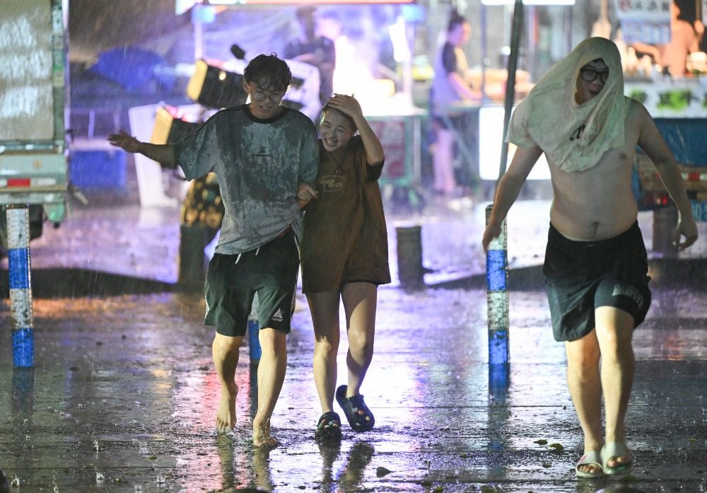 图片新闻｜暴雨送清凉