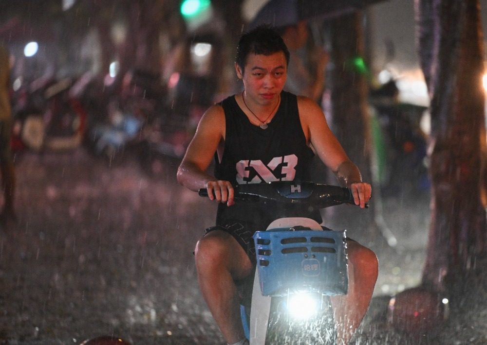 图片新闻｜暴雨送清凉
