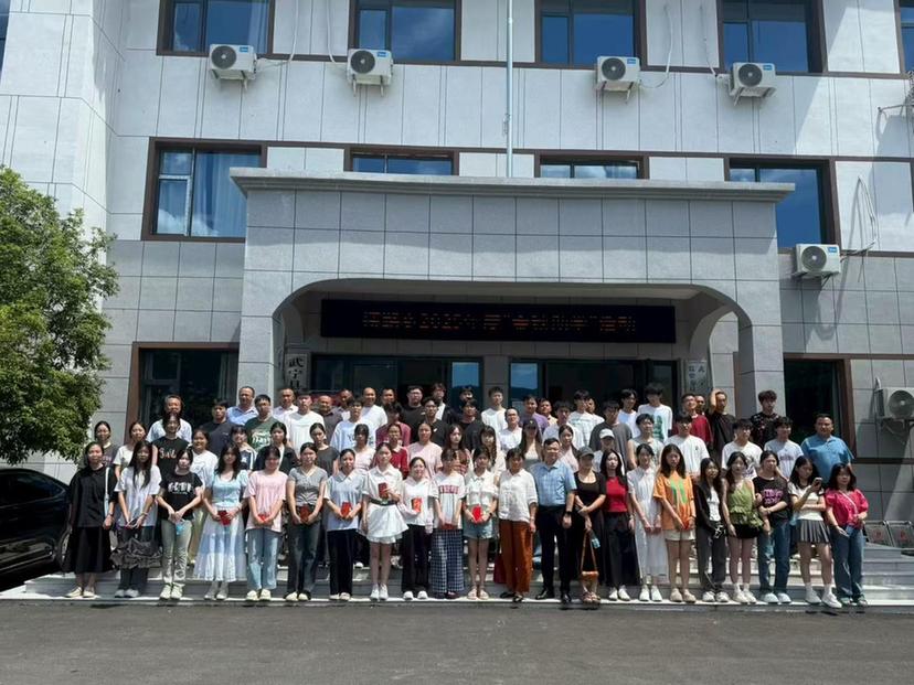 金秋送暖 助梦启航——江西九江市横路乡举办2025年“金秋助学”活动