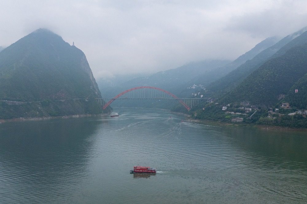 图片新闻｜23年护航不打烊！巫山海事为“水上求学路”筑牢安全屏障