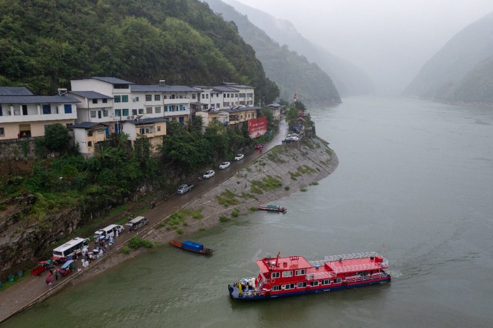 图片新闻｜23年护航不打烊！巫山海事为“水上求学路”筑牢安全屏障