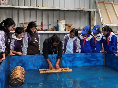 四川甘孜道孚县：“开学第一课”播下文化传承种子