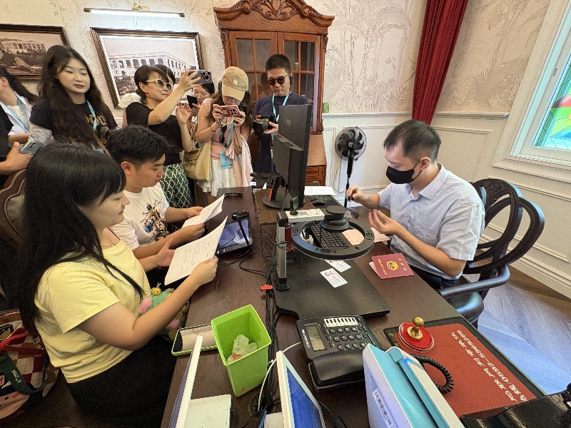 厦门鼓浪屿：“琴岛”化身“情岛”，“甜蜜经济”持续升温