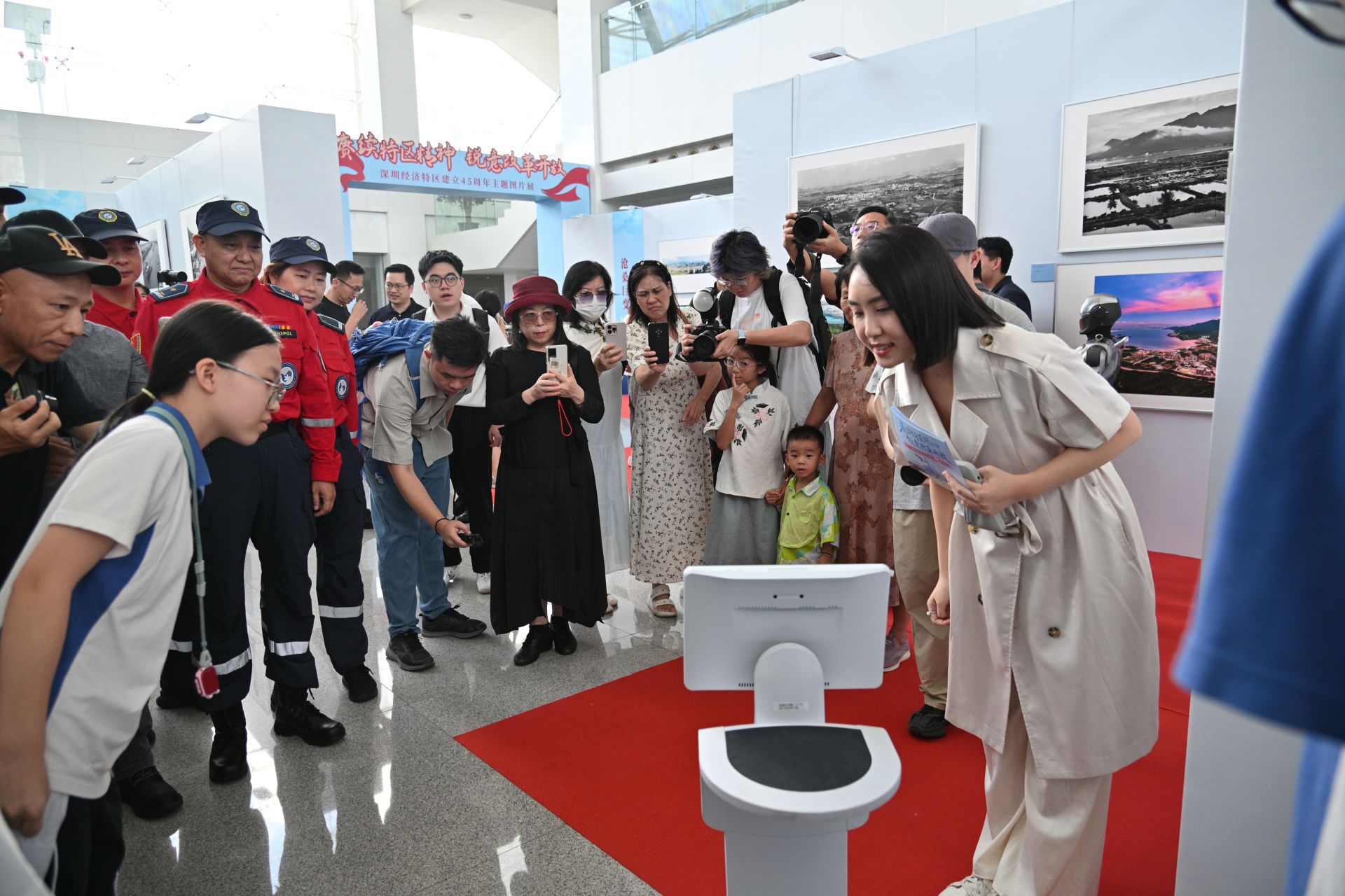 日均人流量突破2000人次！深圳经济特区建立45周年主题图片展闭幕