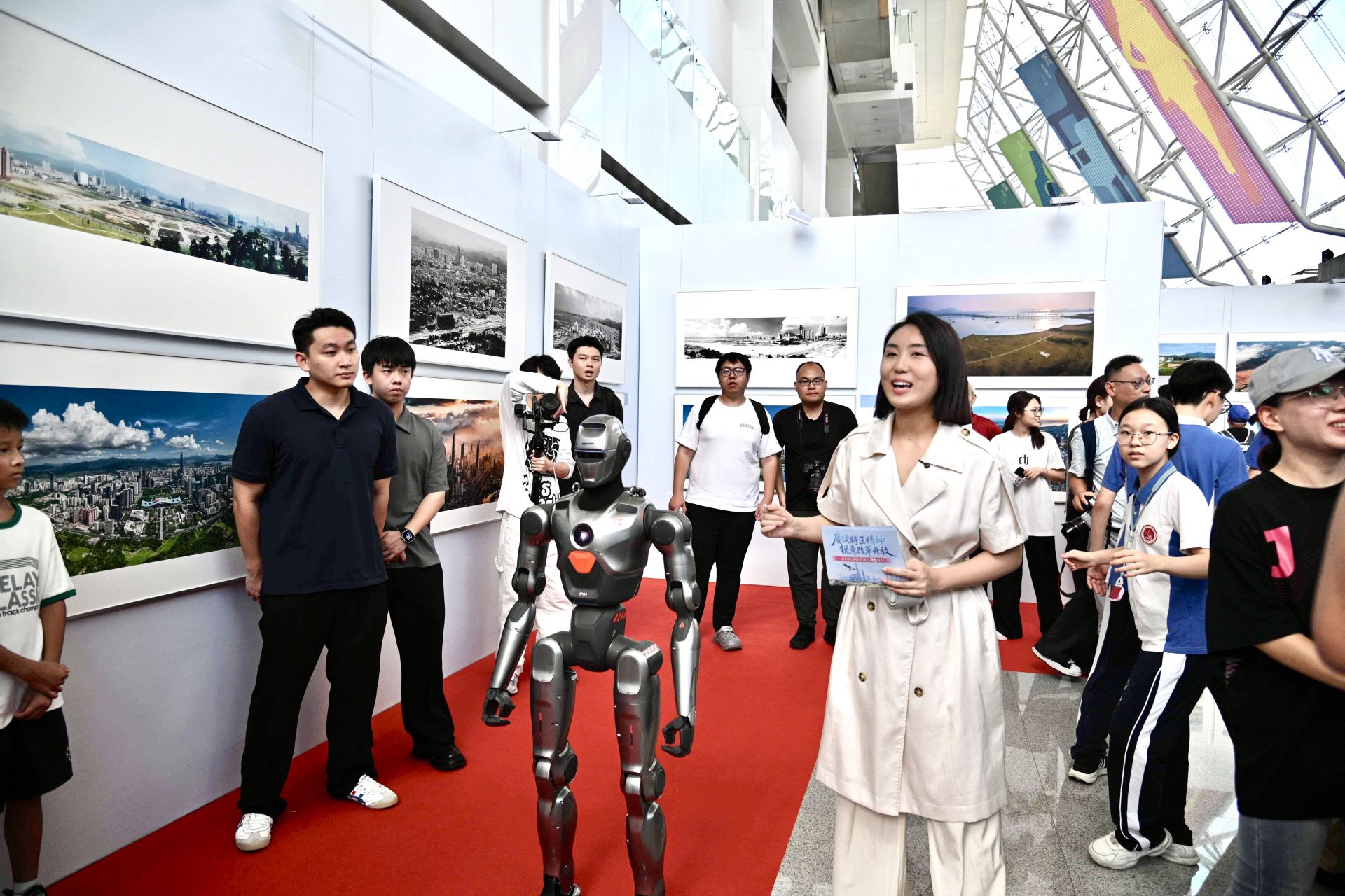 日均人流量突破2000人次！深圳经济特区建立45周年主题图片展闭幕