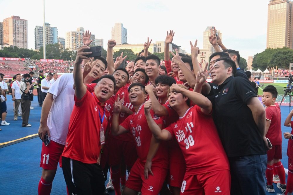 老球场新赛事！“渝超”点燃重庆人的足球情怀