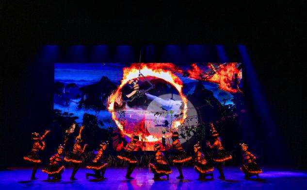 广西创排杂技剧《照破云天》首演