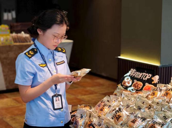 “饼”承心意 “安”字当头——南京市六合区市场监管局全力守护“中秋团圆味”