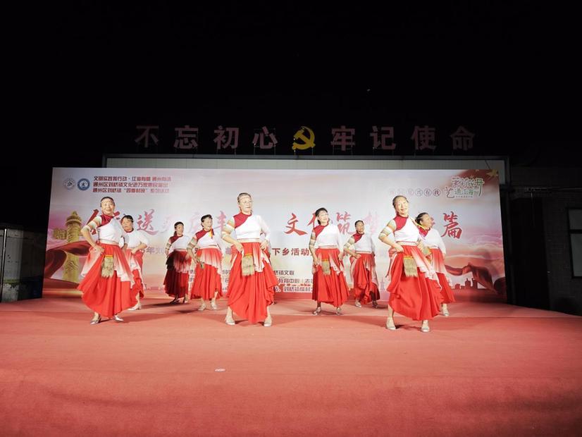 南通市刘桥镇慎修村：文艺汇演巧传文明新风