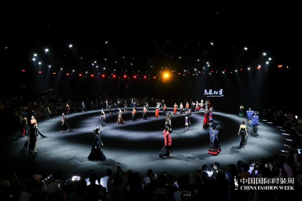 从乡村到国际T台，从课堂到广袤田野，重庆人文科技学院以应用型人才点燃乡村振兴“新引擎”