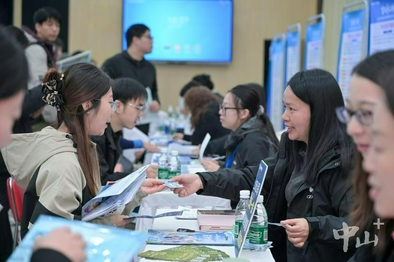 现场收取简历近万份，超千名学子达成就业意向！“百万英才汇南粤”N城联动秋季招聘辽宁专场圆满收官