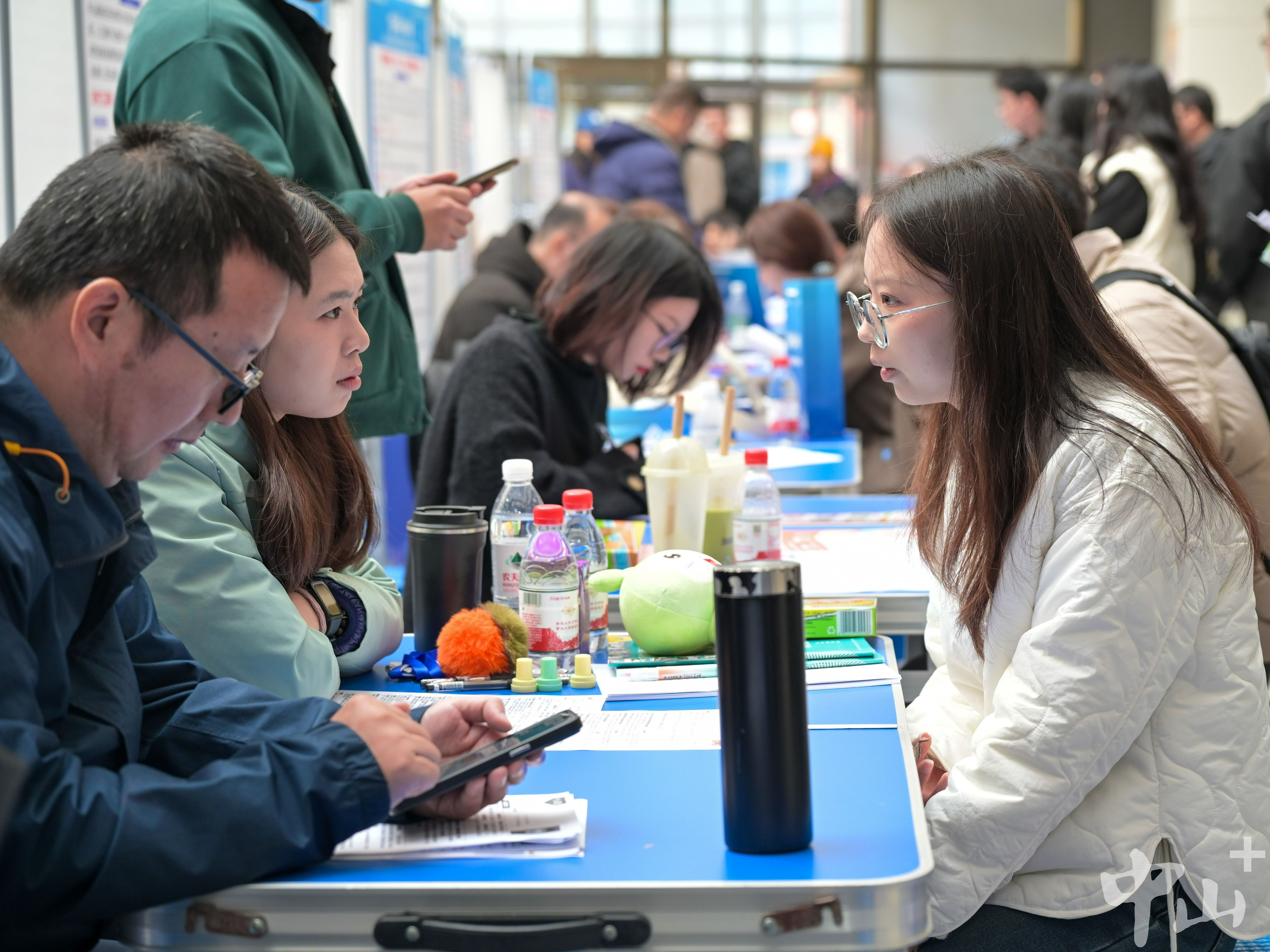 现场收取简历近万份，超千名学子达成就业意向！“百万英才汇南粤”N城联动秋季招聘辽宁专场圆满收官