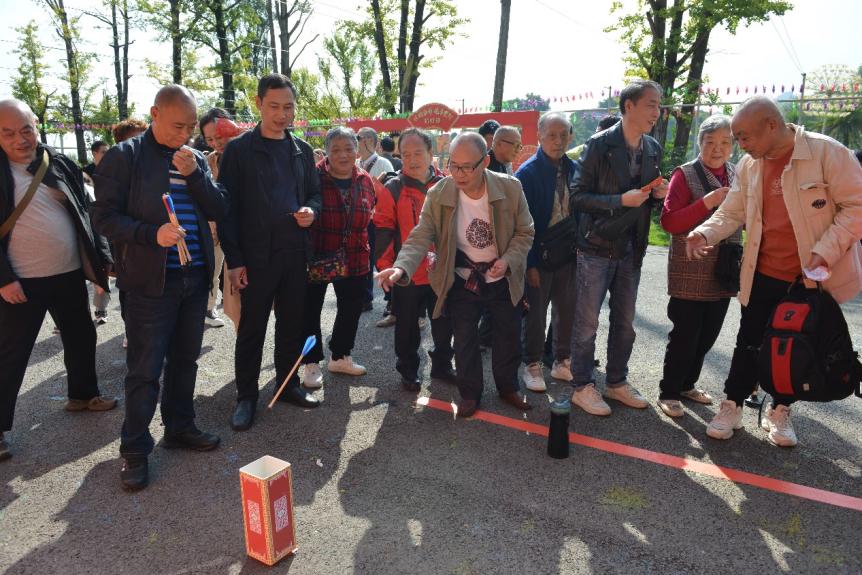 艺敬桑榆 情暖重阳：一场与四百余位银龄长辈的温暖相约