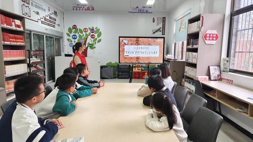 南通市刘桥镇慎修村：共筑网络安全“防火墙”，同圆书香宋锦“童年梦”