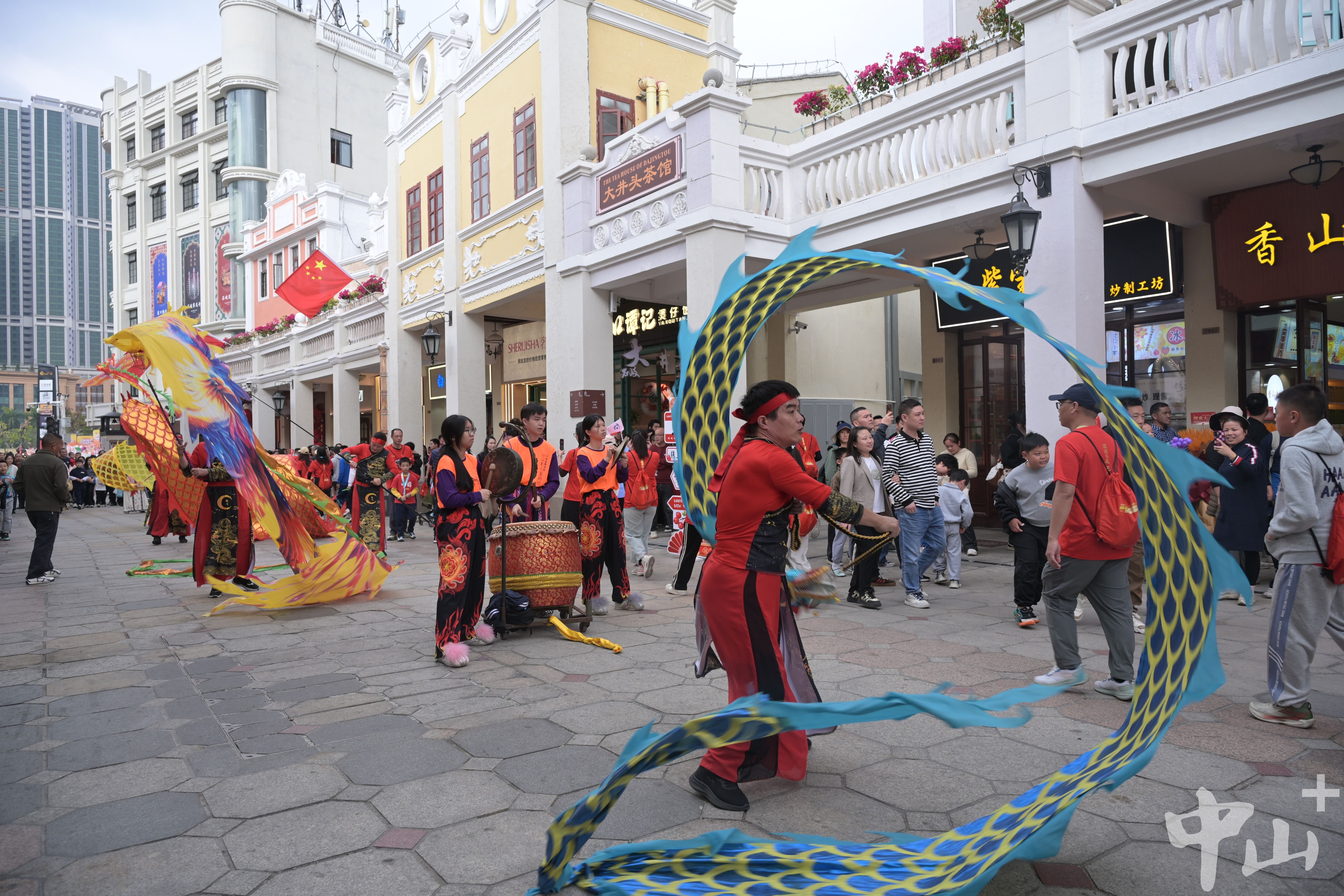 龙腾狮跃贺新春！中山孙文西路步行街举办贺岁巡游活动