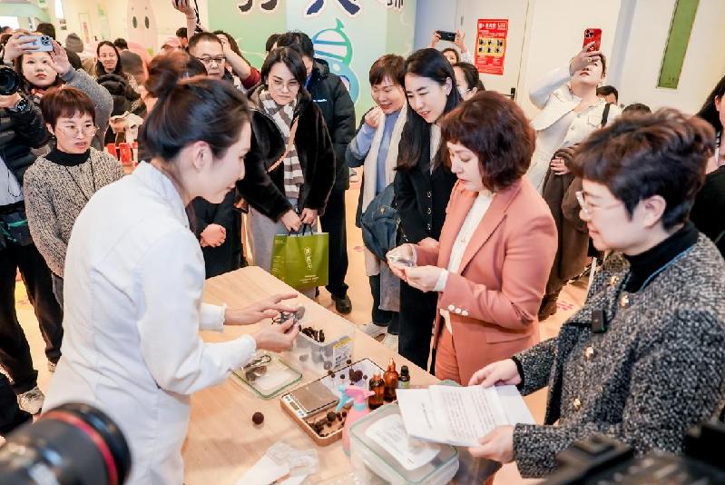 北京中西医结合医院“暖菊润冬”公益活动启幕