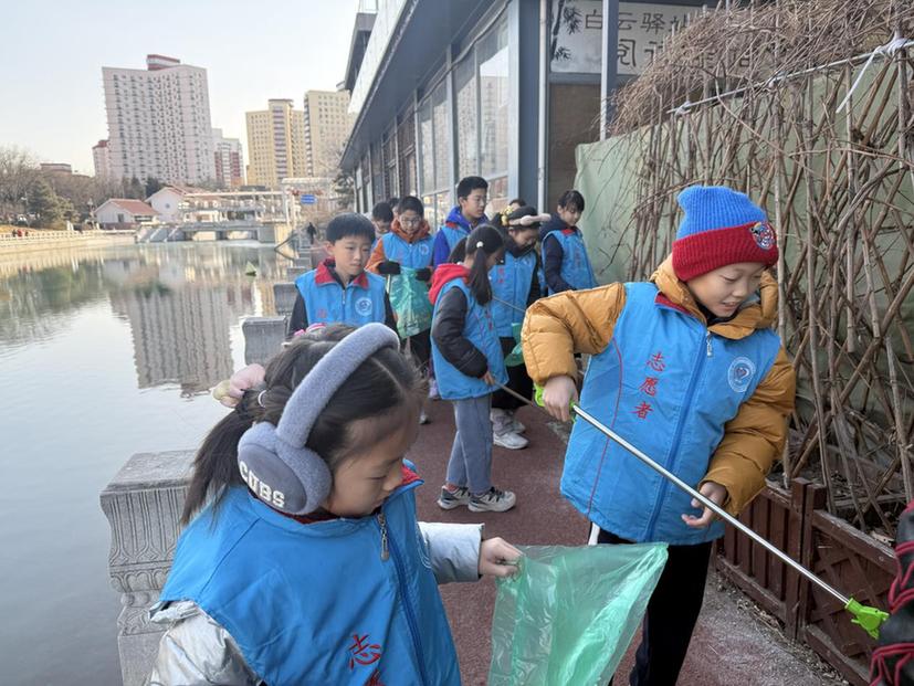 “分类筑文明，垃圾焕新生”：青少年环保实践引领绿色社区新风尚