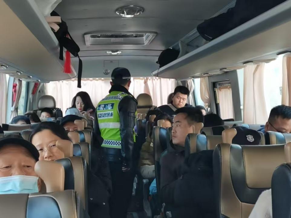 多措并举保畅通，西安经开交警筑牢春节交通安全防线
