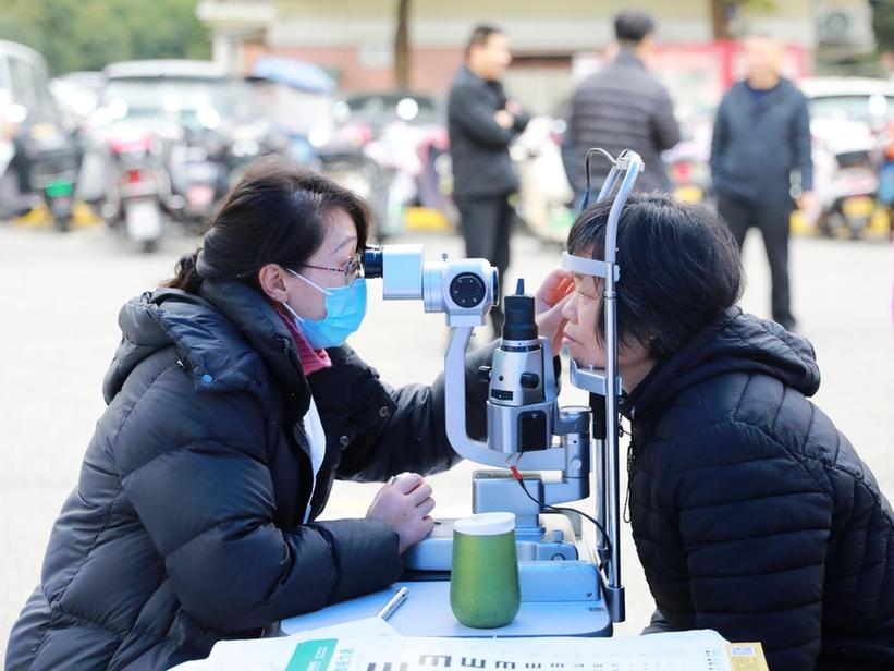 苏州：慈善义诊进社区 志愿服务暖民心