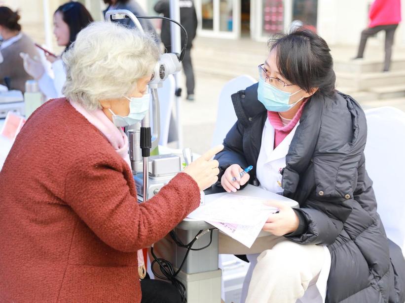 苏州：慈善义诊进社区 志愿服务暖民心