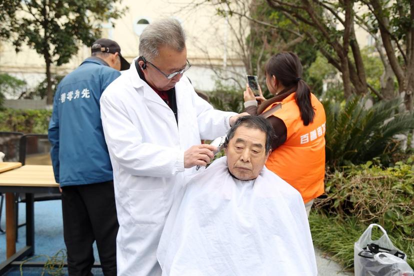 安徽马鞍山雨山区：三月春风暖人心 雷锋精神伴我行