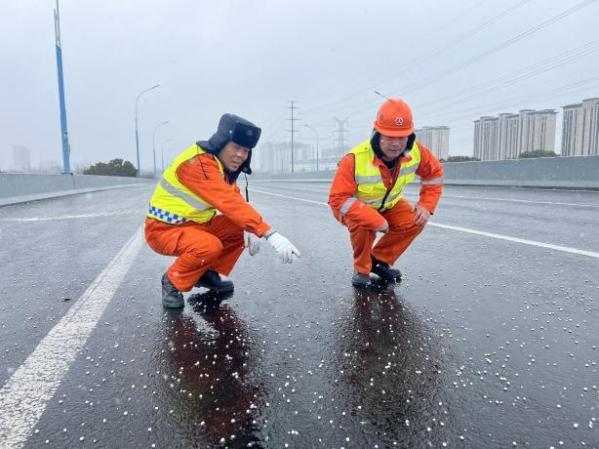岁月巡路：一条路的四季回想