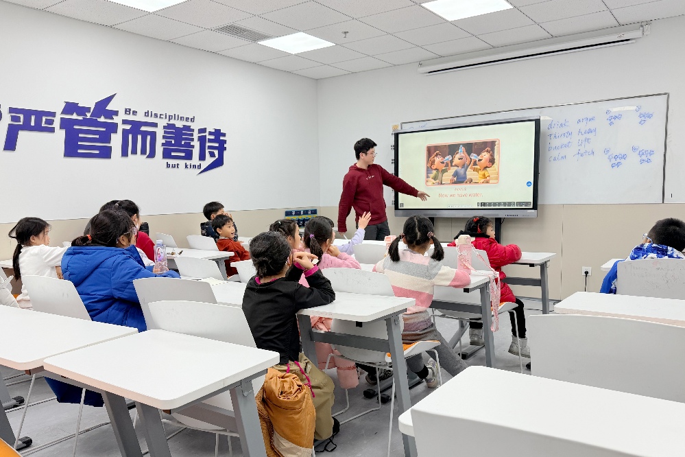 北京市海淀区曙光街道“聚能夜校”点亮居民夜晚