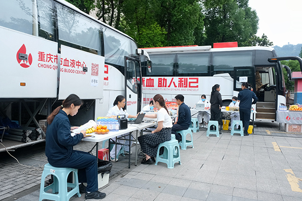 一滴热血传爱心 西南大学230名师生参与无偿献血