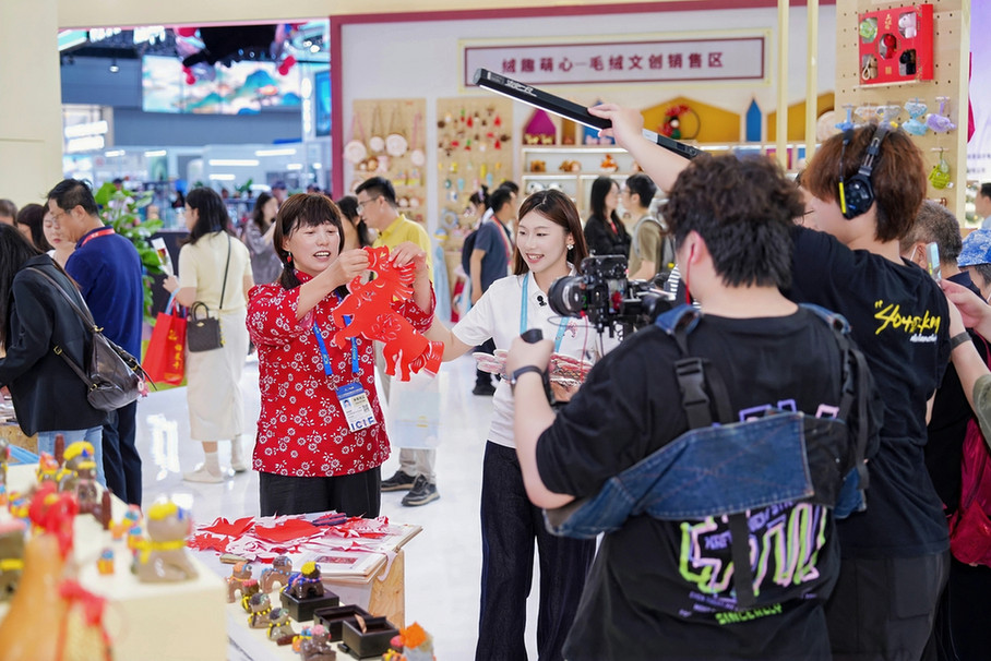 数智赋能交出靓丽答卷 第二十二届深圳文博会陕西展位彰显文化产业新活力