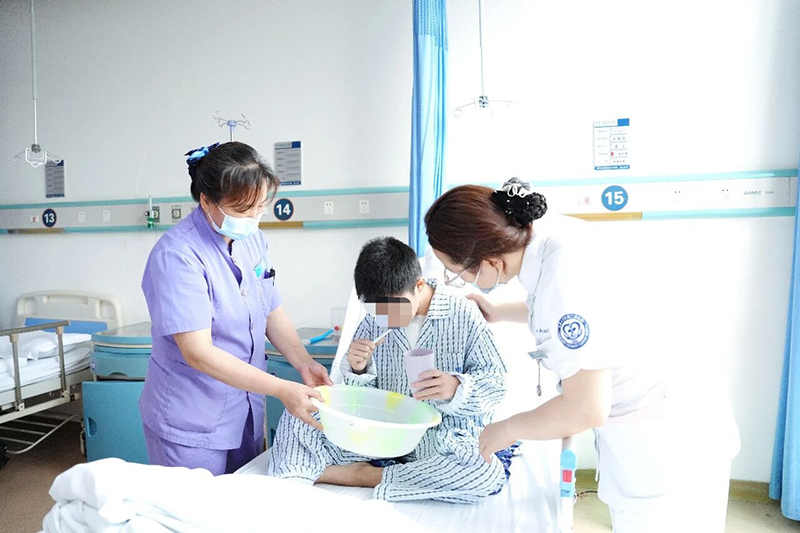 多学科协作闯难关 重庆大学附属江津医院高难度心脏手术救少年