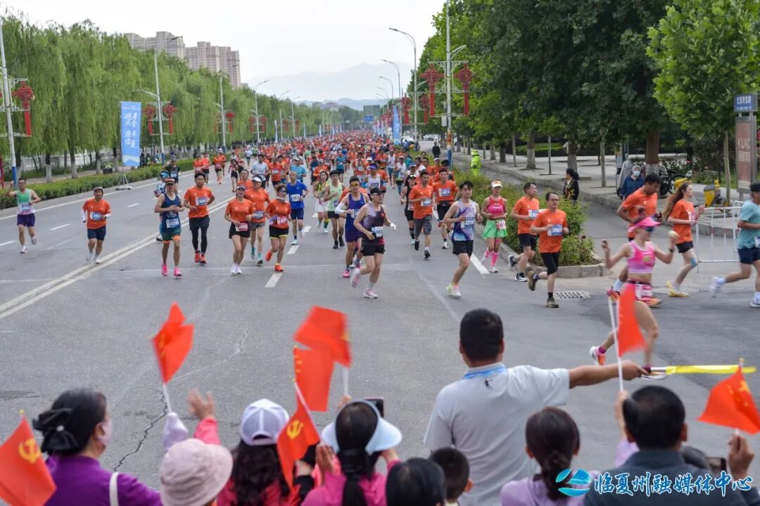 奔跑,让世界听见临夏的心跳——2026“避暑天堂·康养临夏”马拉松侧记 奔跑,让世界听见临夏的心跳——2026“避暑天堂·康养临夏”马拉松侧记
