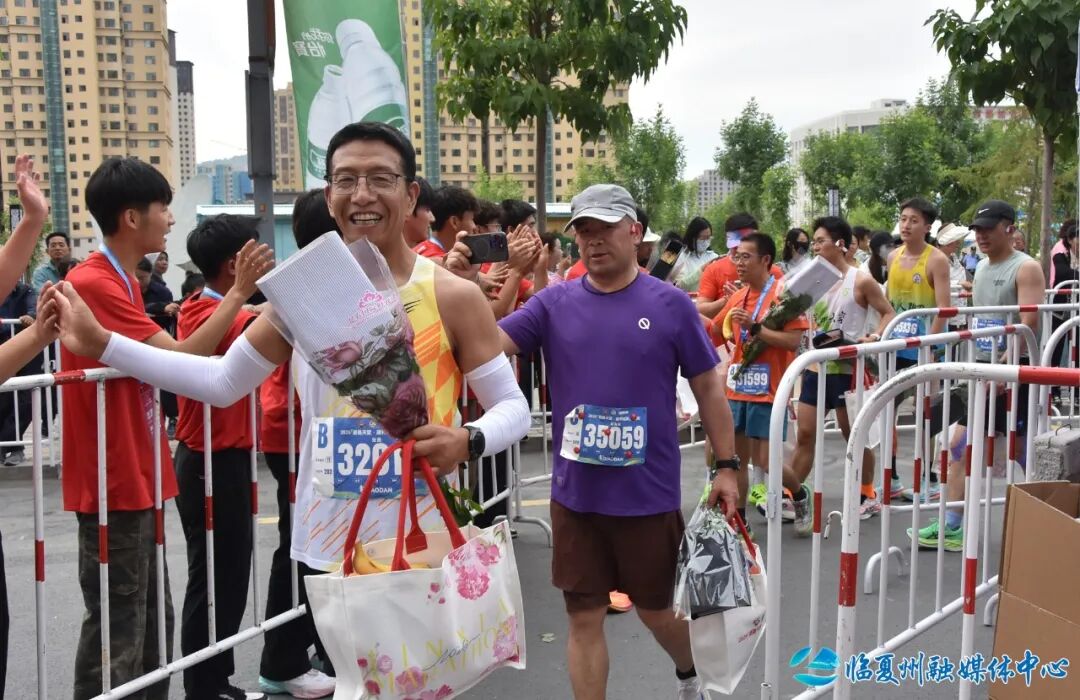 奔跑,让世界听见临夏的心跳——2026“避暑天堂·康养临夏”马拉松侧记 奔跑,让世界听见临夏的心跳——2026“避暑天堂·康养临夏”马拉松侧记