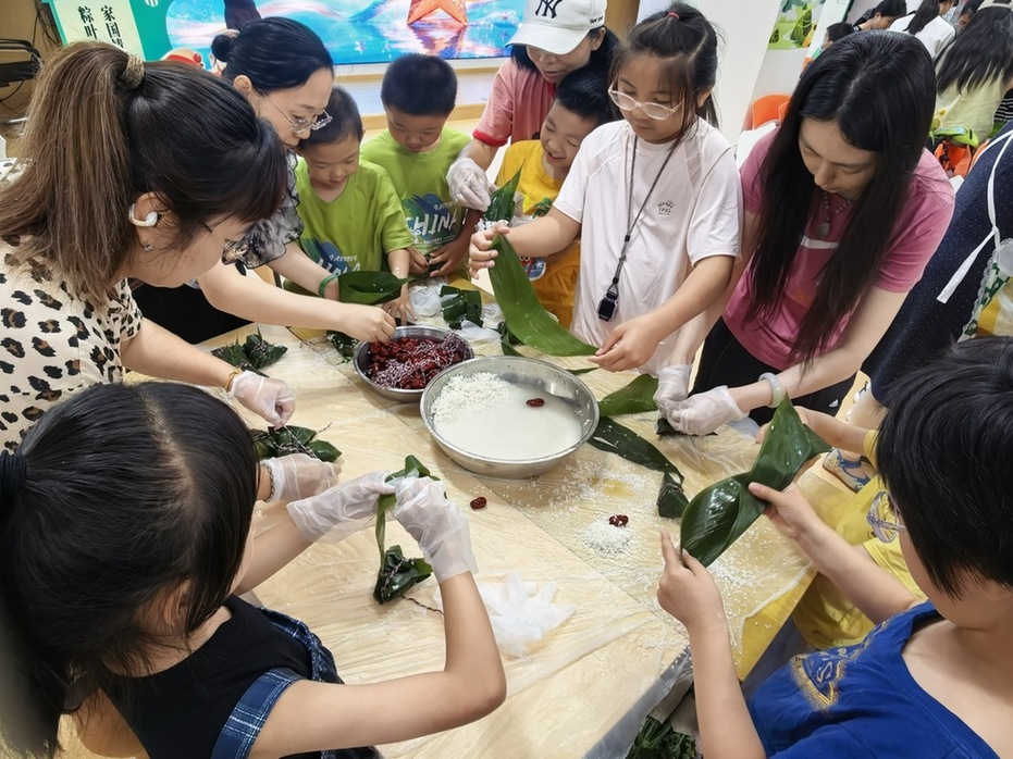 北京西城区妇联举办“我们的节日”端午主题亲子活动