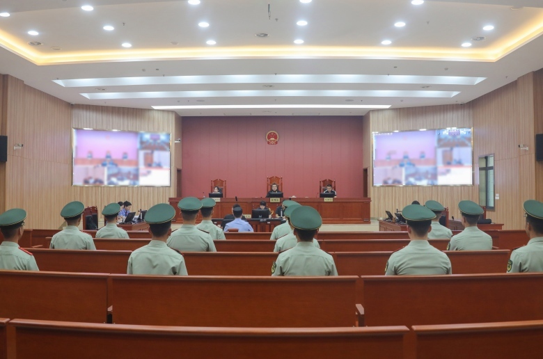 以案为鉴敲响警钟 武警官兵现场学法识骗